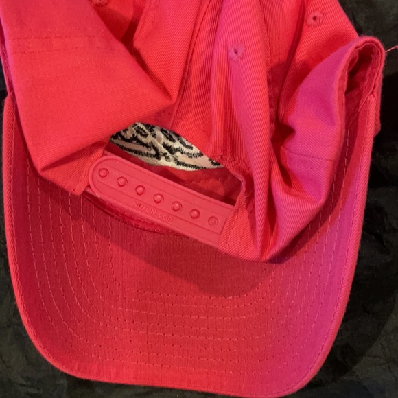 Assorted hats - Picture 6 of 8